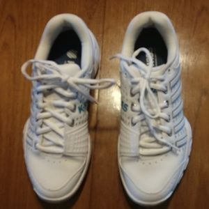 K-Swiss Tennis court shoe